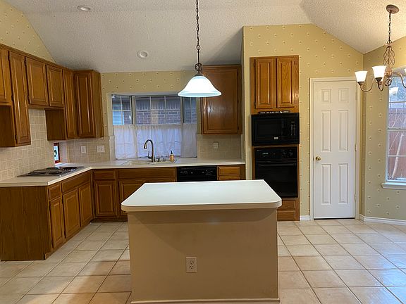 3rd image of 2213 Green Hill Dr