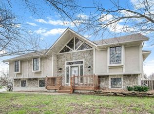 301 SE Onyx Dr, Lees Summit, MO 64063