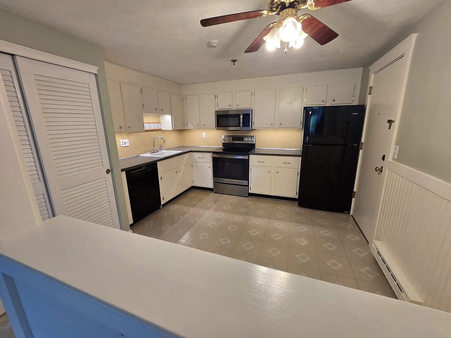 2 bed, 830 sqft, $2,200 — Photo 3