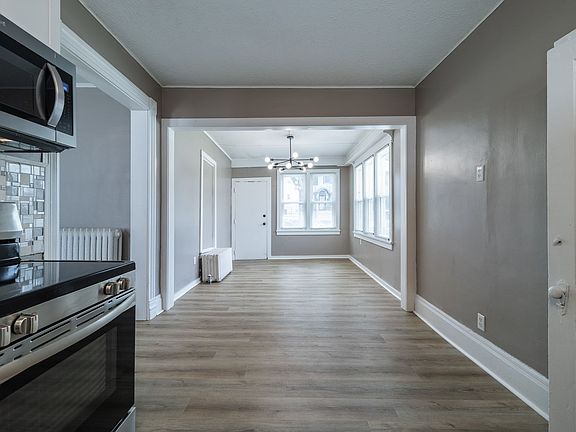 4th image of 924 S 31st St