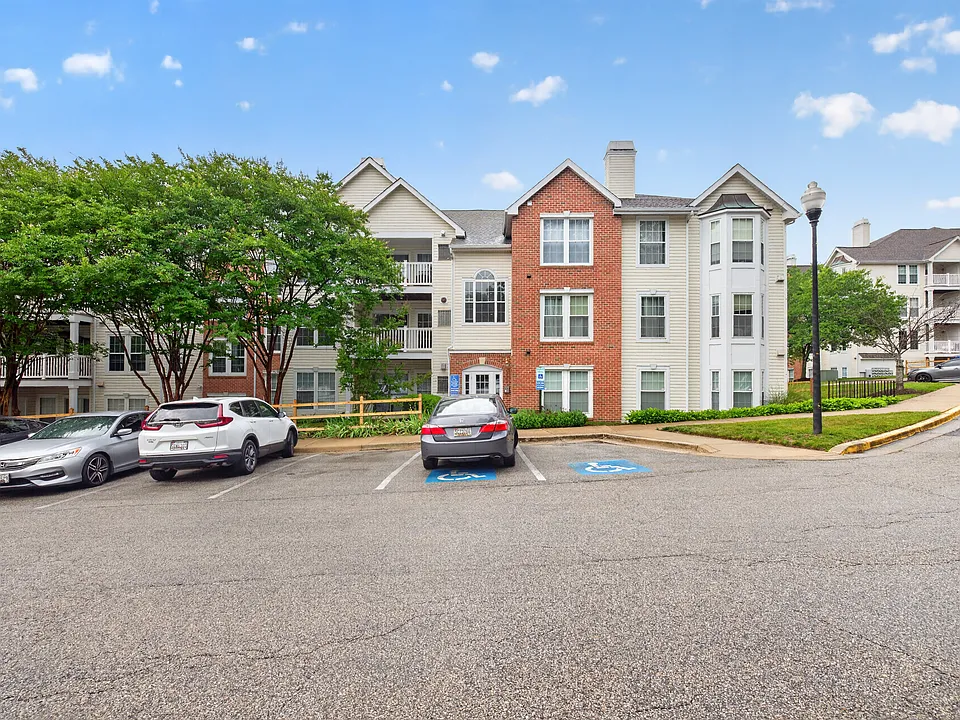 3109 River Bend Ct #201