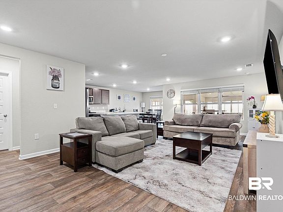 3rd image of 215 Landing Dr