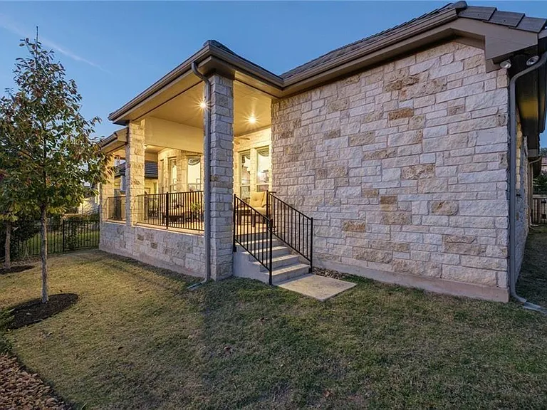 208 Maxwell Way — Photo 24