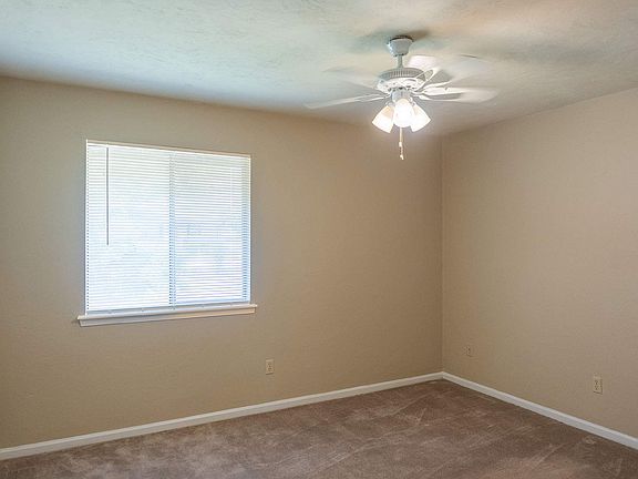 5th image of 709 Pointe Ct #C