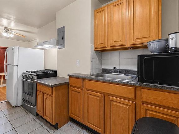 4th image of 1060 Rogers Ave