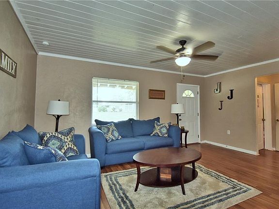 3rd image of 485 W Plumosa St