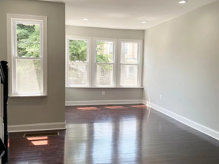 5223 Euclid St — Photo 8
