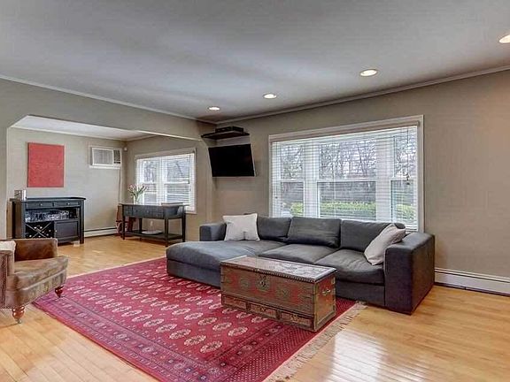 3rd image of 2144 Parkside Dr