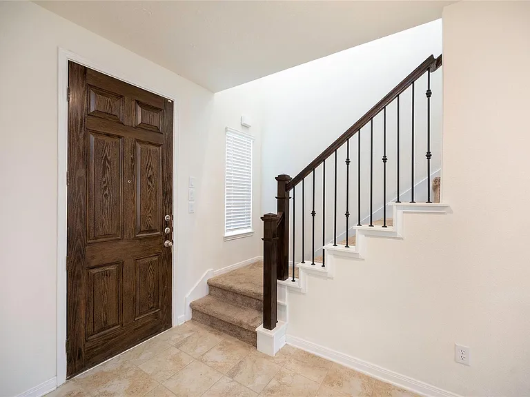 6021 Diamond Sky Ln — Photo 2