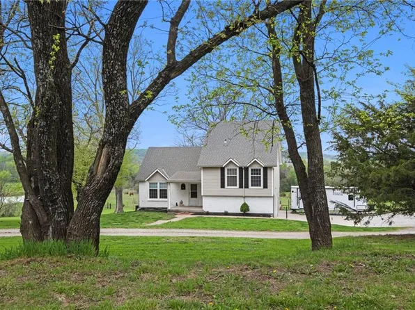28274 W 311th St, Paola, KS 66071