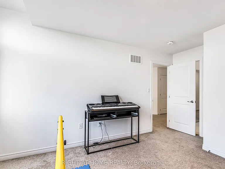 330 Gillespie Dr — Photo 32