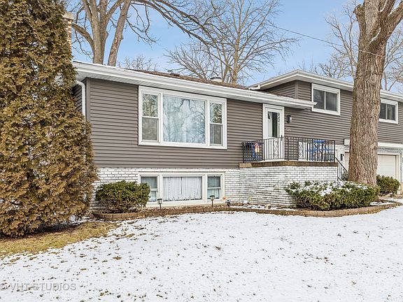3rd image of 525 Delaware Dr