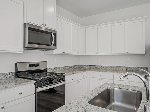 4th image of 2281 Park Place