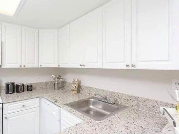 4th image of 19221 NE 10th Ave #401