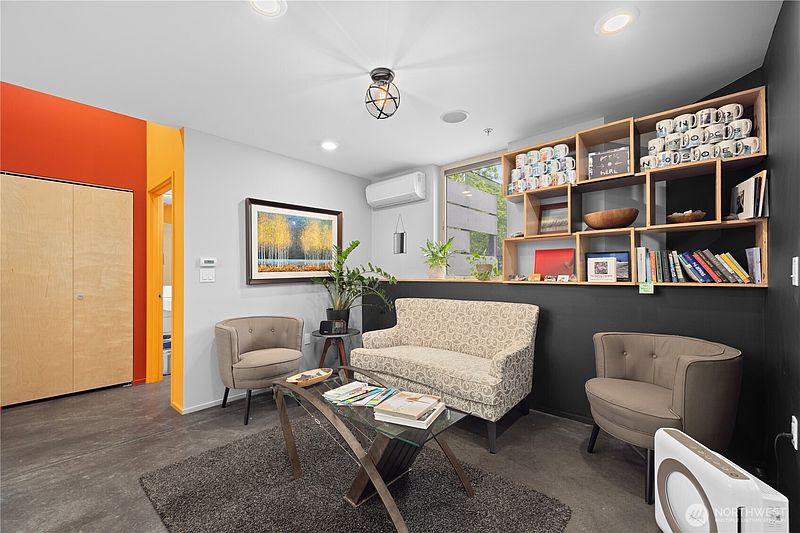 5th image of 2331 E Madison Street
