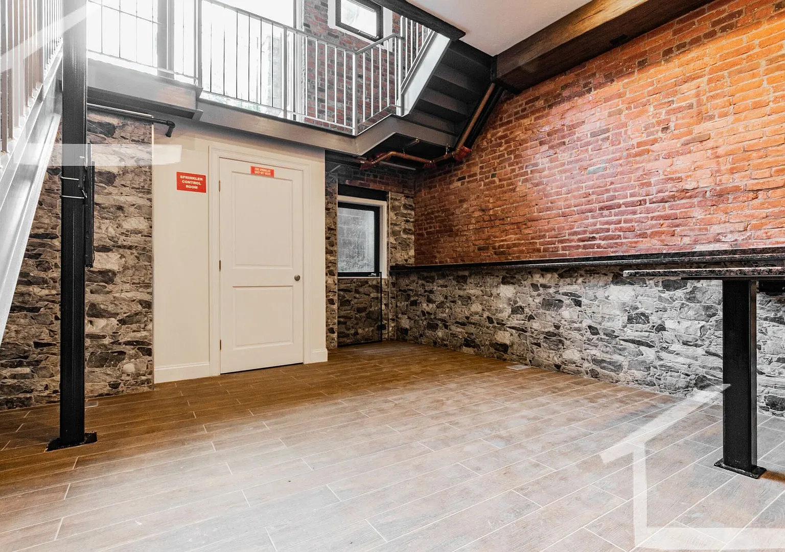 1bed loft apartment in Brookline $3500 — Photo 3
