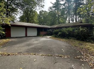 8 Topeka Rd, Chelmsford, MA 01824