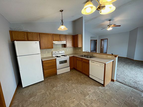 4th image of 1702 Clover Dr