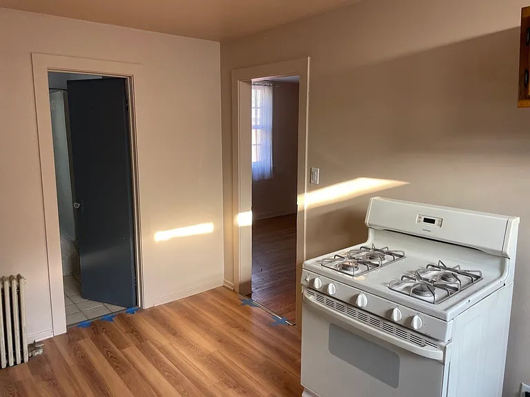 101 E 23rd St #2 — Photo 3