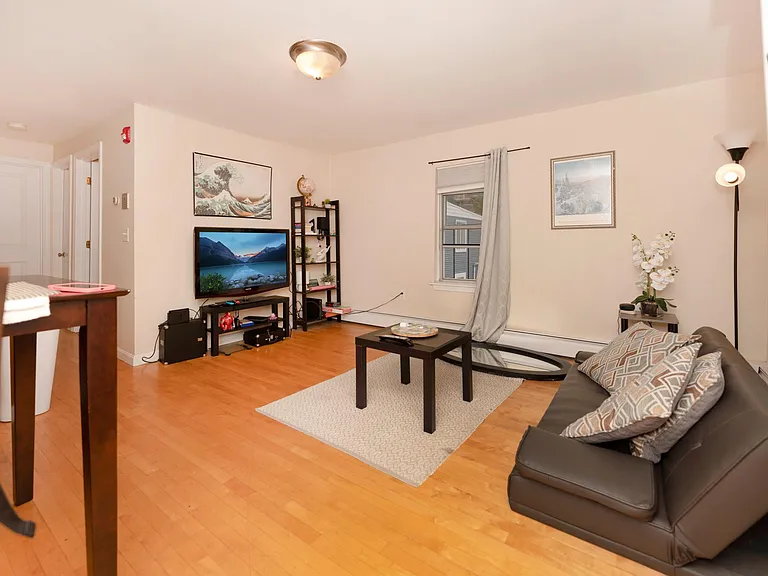 95 2nd St #6 — Photo 8