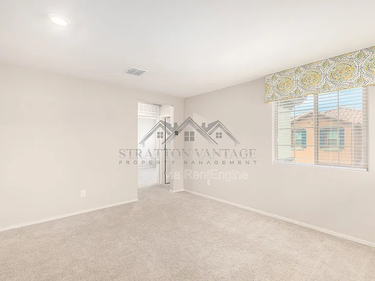 55 E Constitution Dr — Photo 23