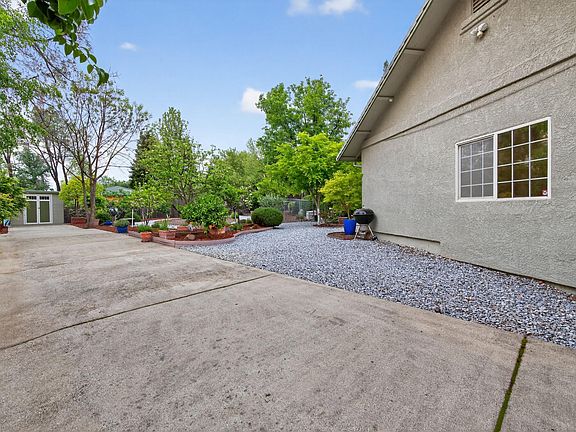 3rd image of 11456 Wales Dr