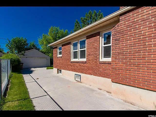 1550 E Westminster Ave — Photo 23