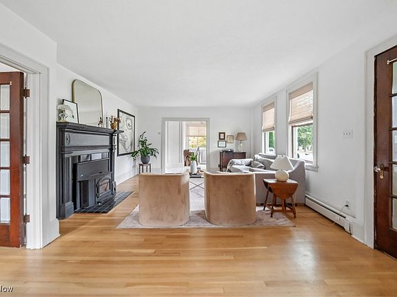 2nd image of 910 East Ave