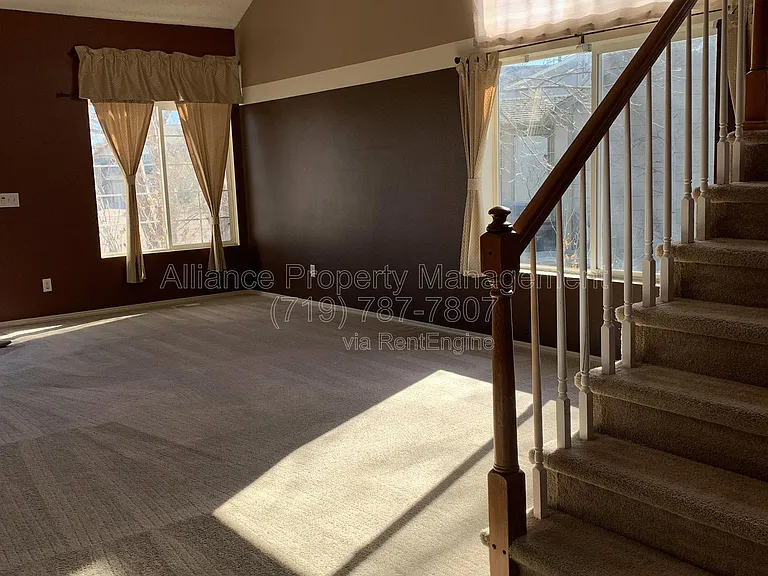 212 Oxbow Dr — Photo 4