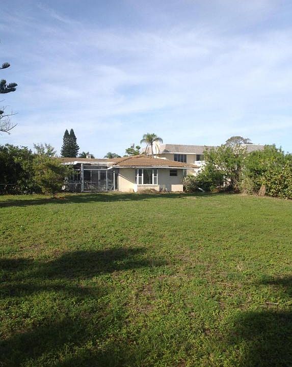 1st image of 16 W Point Dr