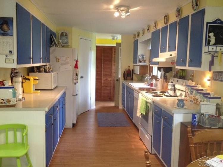 2nd image of 3190 S Hemlock Rd