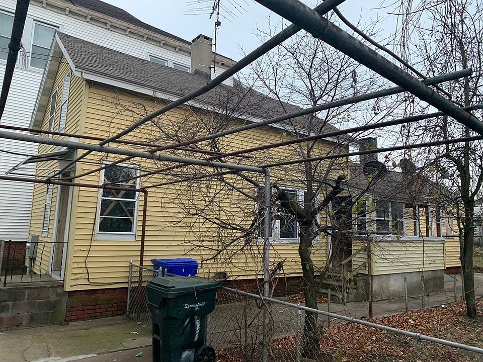 2nd image of 203 Main St