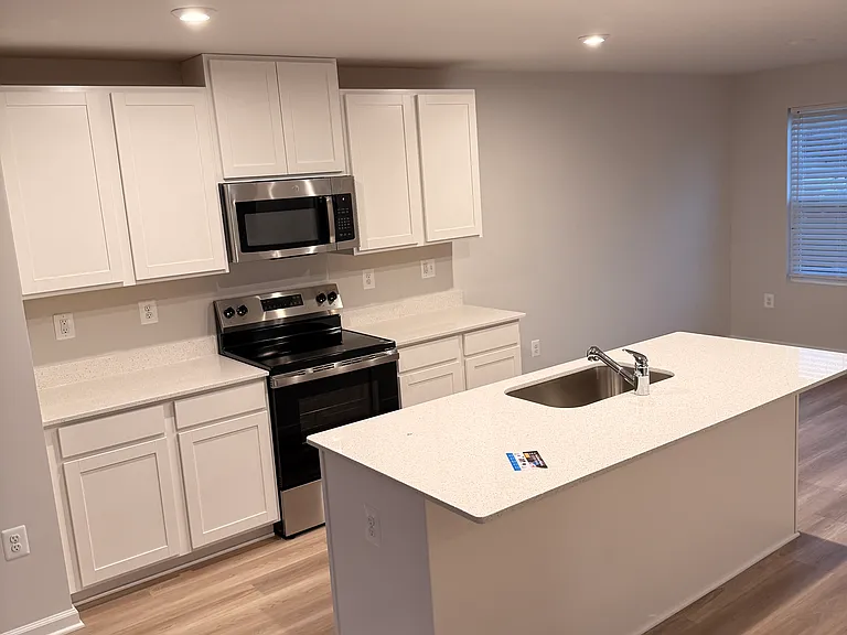29 Laurin St — Photo 12