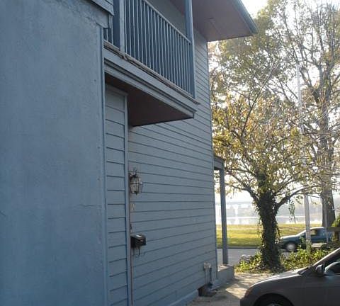 3rd image of 1109 N Front St