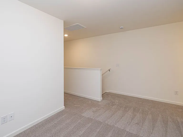 465 Kinnerton Pl — Photo 17