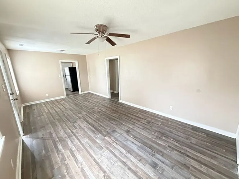 1600 Holbrook Ave — Photo 2