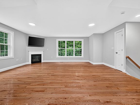 4th image of 12 Cowdry Hill Rd