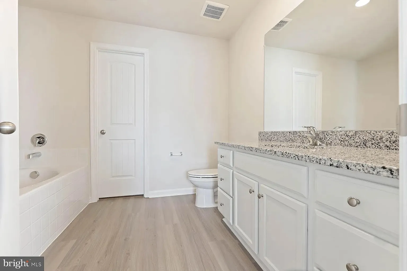 3 bed, 2.5 bath, 1443 sqft, $1,900 — Photo 2