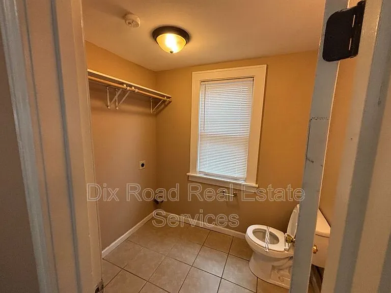 411 Millikin St — Photo 17