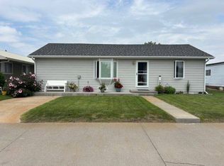 106 E 1st St, Oshkosh, NE 69154