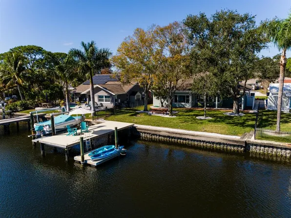 260 Sunlit Cove Dr NE, Saint Petersburg, FL 33702
