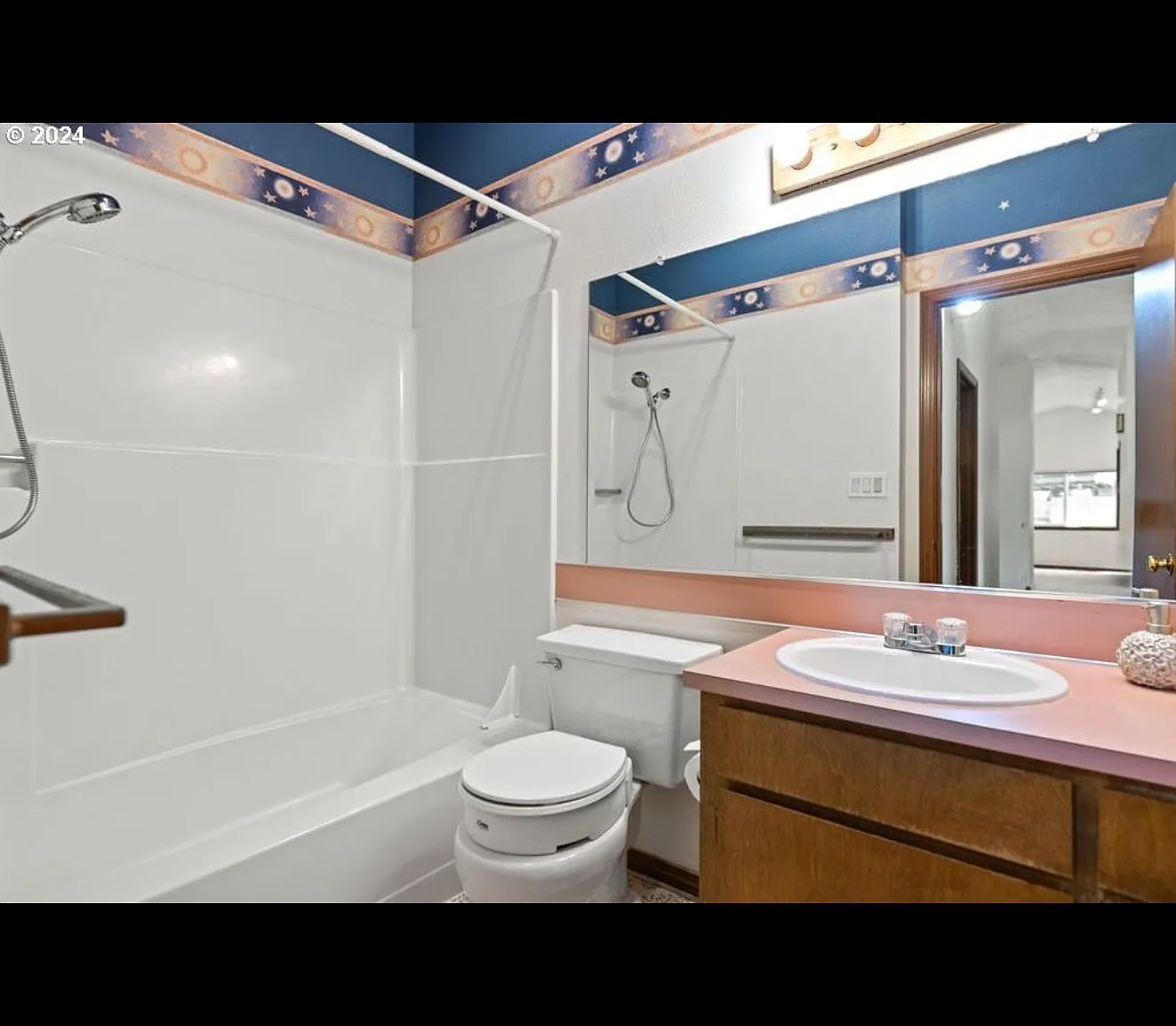 3 bed, 1352 sqft, $3,000 — Photo 4