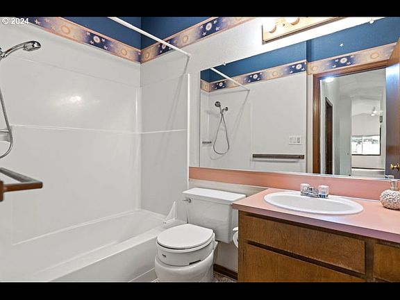 4th image of 20205 Meadowood Pl
