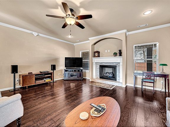 4th image of 1905 W Brooks Pl