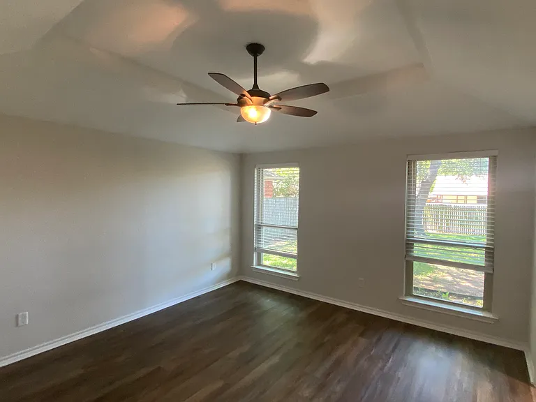 1902 Camellia St — Photo 10