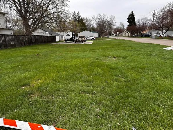 635 S McCoy St, Aberdeen, SD 57401