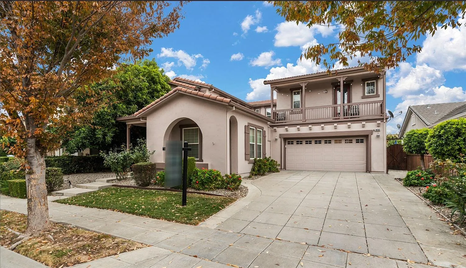 800 Samantha St photo 1
