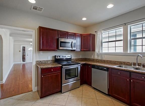 4th image of 3945 Clermont Dr