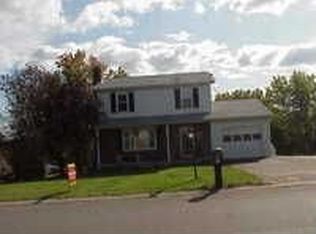 27 Colonial Dr, Hanover, PA 17331