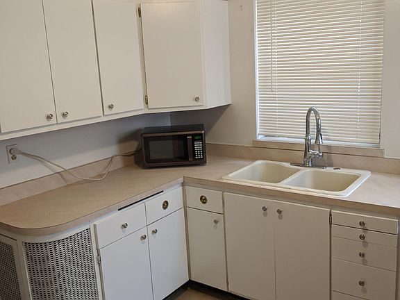 3rd image of 5748 N Campbell Ave #1